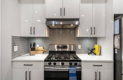 Crescent Heights House | Modern Mediterranean 4BR near Downtown w/Cable