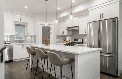 Crescent Heights House | Modern Mediterranean 4BR near Downtown w/Cable