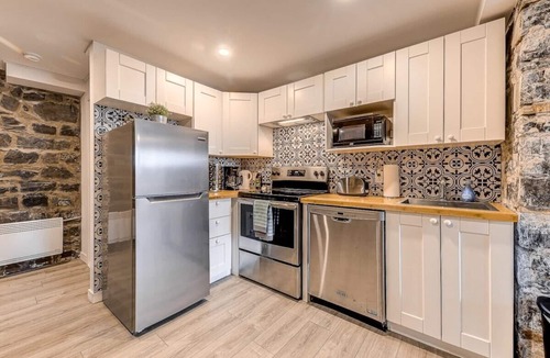 Old Quebec Apartment | Modern Meets Rustic- 2 Bedroom in Old Quebec