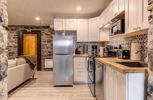 Old Quebec Apartment | Modern Meets Rustic- 2 Bedroom in Old Quebec