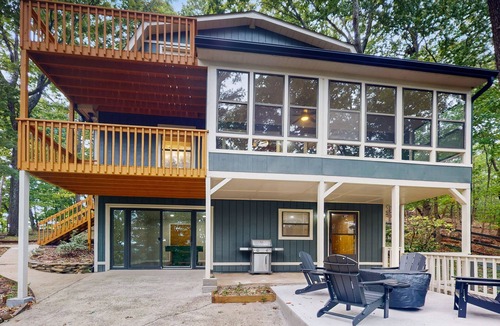 Jasper House | Modern meets rustic cabin, 2 outer decks, fire pit, pool table