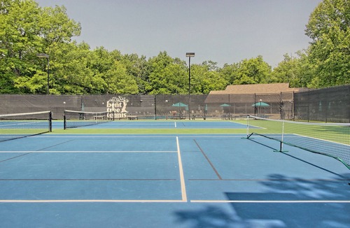 Jasper House | Modern meets rustic cabin, 2 outer decks, fire pit, pool table