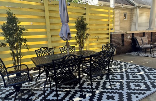 Bloomington House | Modern Meets Vintage! 5 BEDROOMS. Game Room, Patio, FUN!