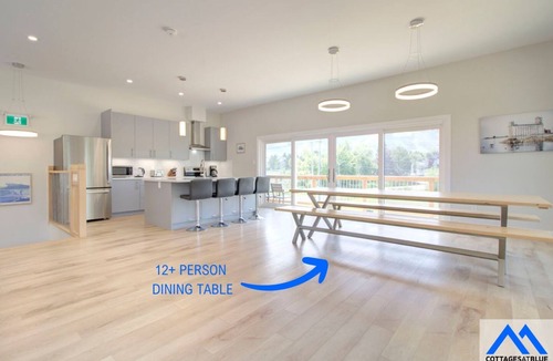 The Blue Mountains Ski Chalet | Modern Mega Lodge - 12 Bedrooms + Mountain View!