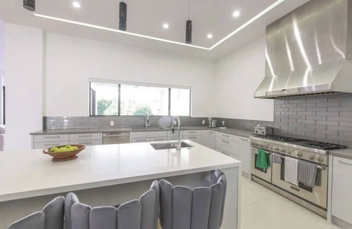 Melrose House | Modern Melrose Villa, Designer Pool, Spa, Rooftop