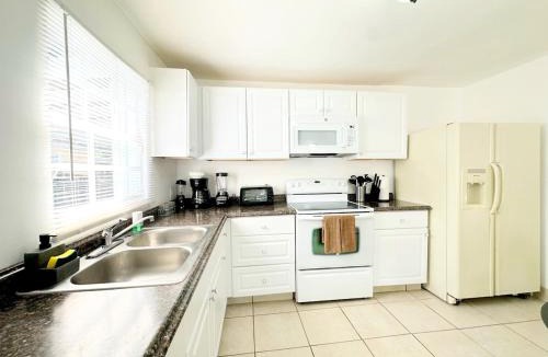 Miami Shores House | Modern Miami Family Cottage Beach 15 min