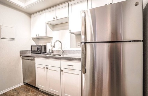 Bridle Trails Condo | Modern Microsoft Redmond Campus Condo with Balcony