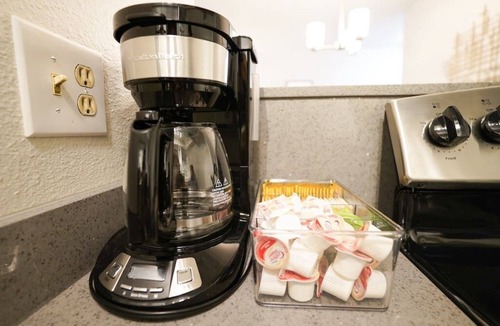 Bridle Trails Condo | Modern Microsoft Redmond Campus Condo with Balcony