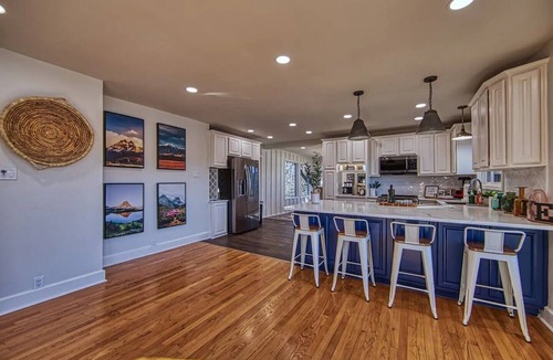 Lake Hamilton House | Modern Mid-Century Vacay Home