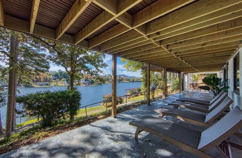 Lake Hamilton House | Modern Mid-Century Vacay Home