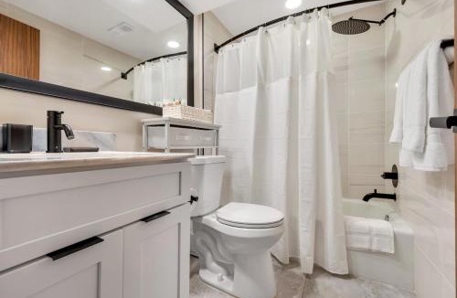Northeast Raleigh Apartment | Modern Midtown Studio and Private Balcony