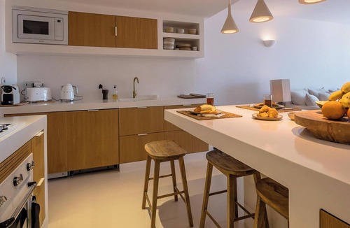Palamos Apartment | Modern Minimalist Apartment in Palamós with Parking