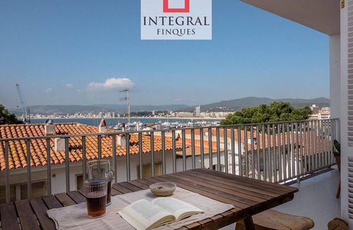 Palamos Apartment | Modern Minimalist Apartment in Palamós with Parking
