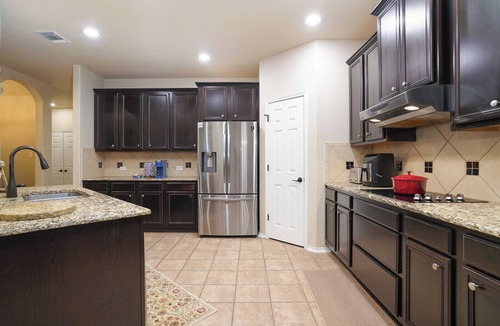 San Antonio House | Modern, minimalist home. Family-sized, smart home with backyard, pet-friendly!n