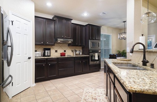 San Antonio House | Modern, minimalist home. Family-sized, smart home with backyard, pet-friendly!n