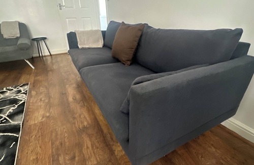 Blyth House | Modern Minimalist Spacious 3br Blyth Home