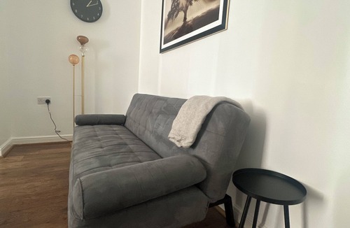 Blyth House | Modern Minimalist Spacious 3br Blyth Home