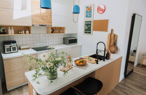 Garden Grove Apartment | Modern Minimalist 1-bedroom studio in central area.