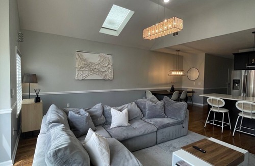 Hackensack River Waterfront House | Modern minimalistic 3 bdr Apt Townhouse