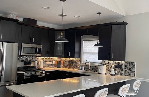 Hackensack River Waterfront House | Modern minimalistic 3 bdr Apt Townhouse