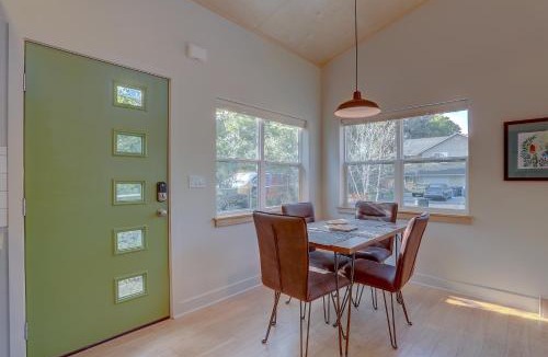 Larkspur House | Modern Mod Pod with Private Yard