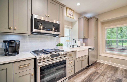 Montgomery House | Modern Montgomery Home w/Backyard, Deck, & Grill
