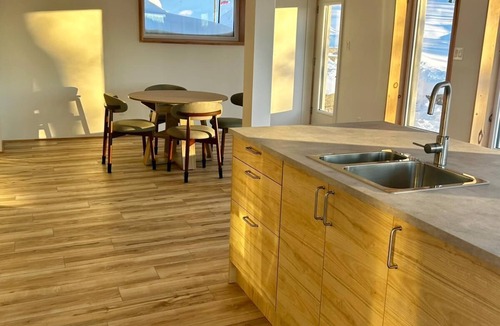 Lac-des-Seize-Iles Cottage | “Modern Mountain Retreat with Panoramic Views – 2BR, Sleeps 6, Ski or Retreat