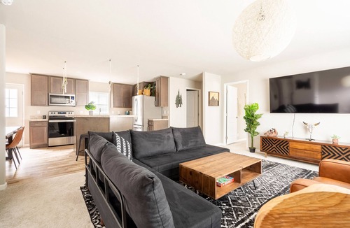 Mount Hood Village Cottage | Modern Mountain Cabin!