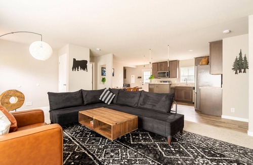 Mount Hood Village Cottage | Modern Mountain Cabin!