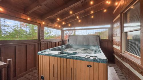 Sevierville Ski Chalet | Modern Mountain Cabin with Big Views