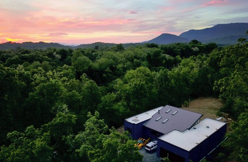 Seymour House | Modern Mountain Getaway