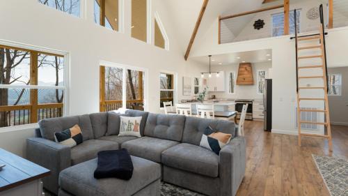 Waynesville House | Modern Mountain House with Amazing Views and Hot Tub