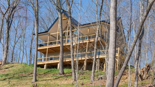 Waynesville House | Modern Mountain House with Amazing Views and Hot Tub