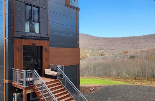 Roxbury House | Modern Mountain House Catskills
