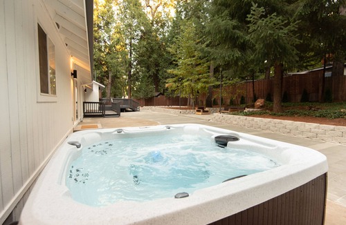 Pollock Pines House | Modern Mountain Retreat - Wineries, Lakes, Hot tub, Nature