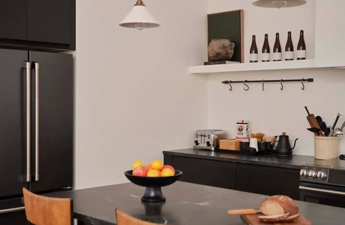 Fleischmanns House | Modern Mountain Retreat with Hot Tub