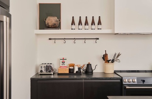 Fleischmanns House | Modern Mountain Retreat with Hot Tub