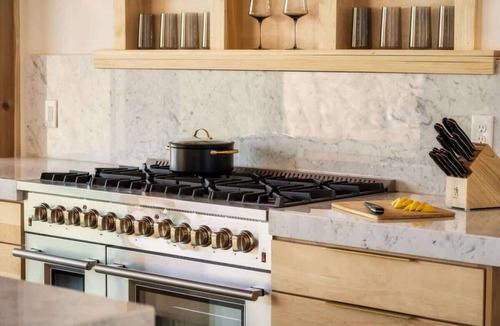 Natures Courtyard Ski Chalet | Modern Mountain-View Luxe Glass Frame Cabin