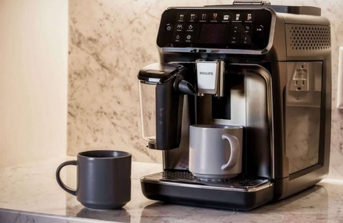 Natures Courtyard Ski Chalet | Modern Mountain-View Luxe Glass Frame Cabin