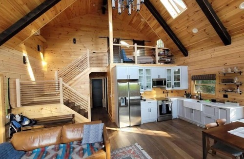 Bergton Cabin | Modern Mountaintop Log Home with Amazing Views!