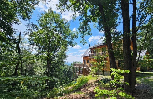 Bergton Cabin | Modern Mountaintop Log Home with Amazing Views!