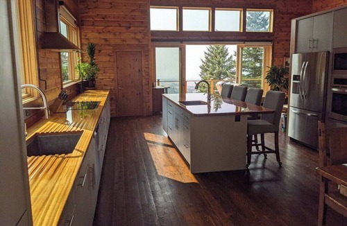 Bozeman Ski Chalet | Modern Mountaintop Retreat on Sixty Acre Woods