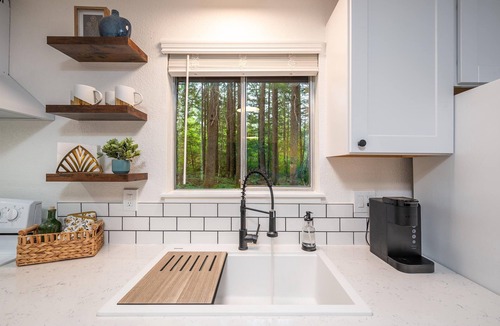 Peaceful Valley Cabin | Modern Mt. Baker Cabin With NEW Private Hot Tub