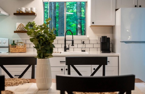 Peaceful Valley Cabin | Modern Mt. Baker Cabin With NEW Private Hot Tub