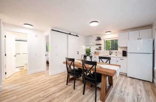 Peaceful Valley Cabin | Modern Mt. Baker Cabin With NEW Private Hot Tub