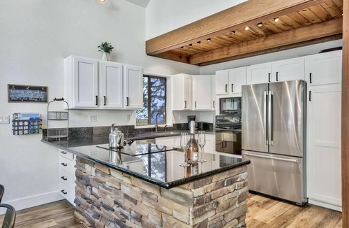 Kingswood Estates Cabin | Modern Mtn Cabin | Lake, Trails, Dining |Sleeps 12