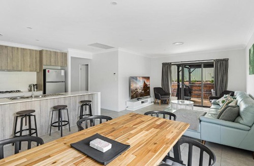 Central Mudgee House | Modern Mudgee Getaway with Entertaining Patio