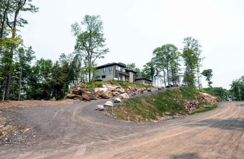 Dwight House | Modern Muskoka Cottage with Lake Views