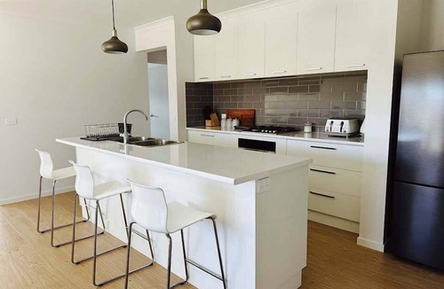 Nagambie House | Modern Nagambie getaway