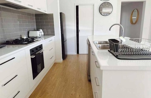 Nagambie House | Modern Nagambie getaway